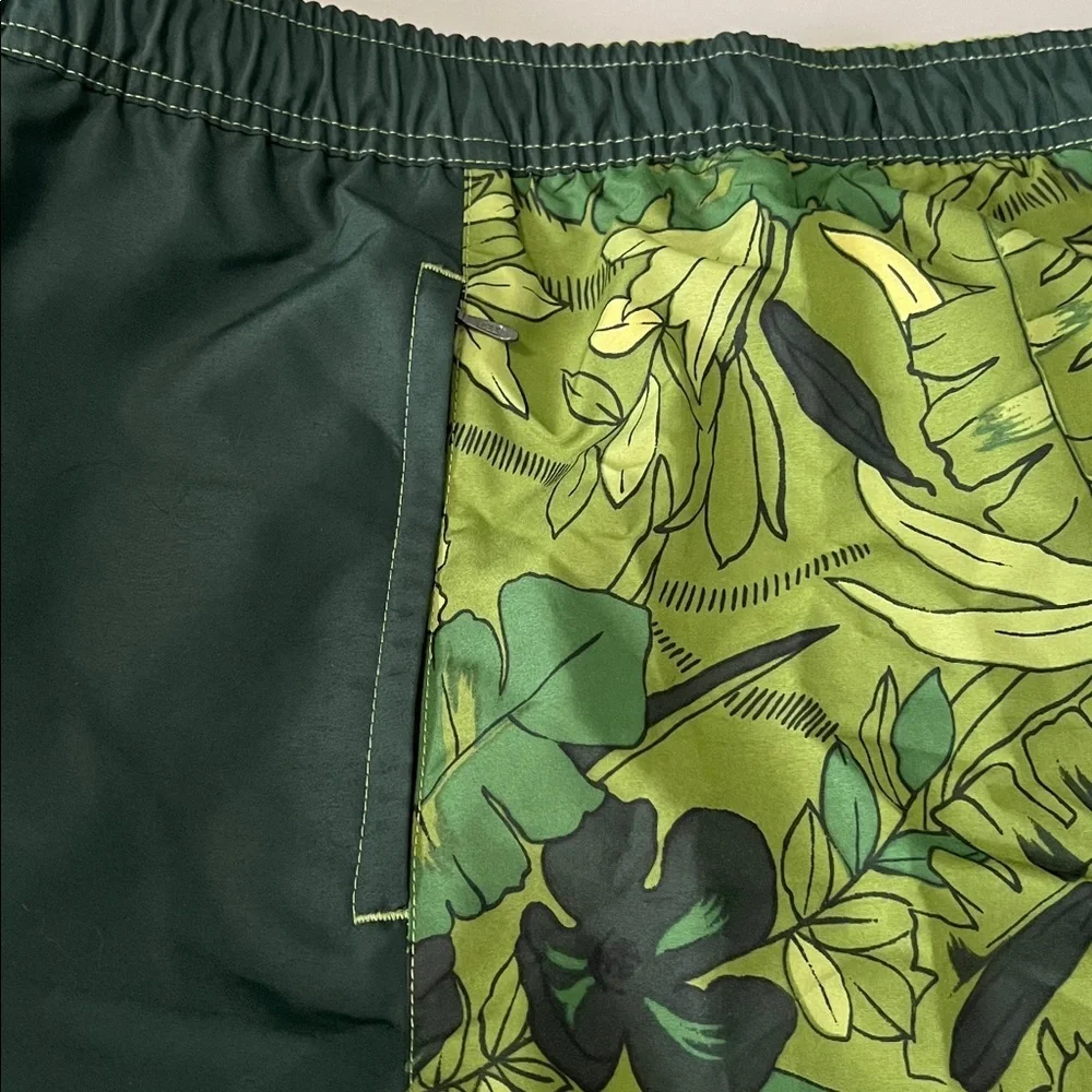 Eddie Bauer Green Pattern Swim/Hybrid Short Size XL NWT